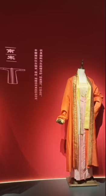 邯郸道赵王阁南宋褙子古装展厅实拍