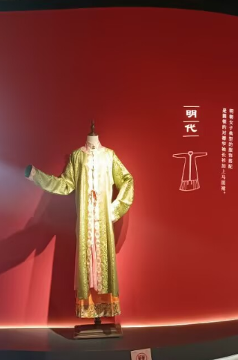 邯郸赵王阁展馆明代传统长衫复原服饰
