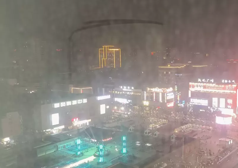 夜晚邯郸道城南广场,格斗赛场灯光点亮,城市夜景 夜晚邯郸道城南广场,格斗赛场灯光点亮,城市夜景