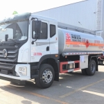 此为一辆东风品牌的二手油罐加油车，带有牌照，载重量为 12 吨