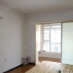 明珠花园东方绿城，2 室 2 厅，有 3 台空调、2 台热水器，装修简单，带家具和大平台