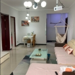 在康德火车站旁，2 室的房子，有超清投影，厨房具备