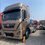 东风商用车的东风天龙 KL 牵引车，载重 40 吨，马力 465