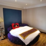 具有管家服务的简约风格公寓房