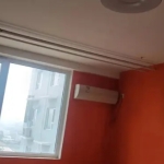 紧挨着市场，交通十分便利，上下楼便捷顺畅