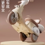 男女宝宝的儿童电动摩托车三轮车，充电瓶，遥控控制，可坐人，属于小孩的玩具汽车