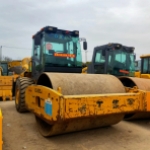 徐工 22 吨压路机，型号 223，性能出众，达到免检标准