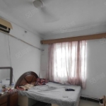 印染厂家属院有一套位于四楼的房屋，性价比非常高，租金仅为 800 元