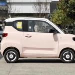 新车为五菱宏光 MINI EV 马卡龙臻享款，搭载三元锂电池，现位于肇庆