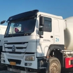 现有二手豪沃大 14 方搅拌车个人转让。车辆状况良好，手续完备