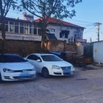 有一处空地对外出租。该空地紧邻大路，车辆进出十分方便