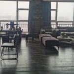 紧急出售！新时代大厦优质房源，单价仅 6400。包更名，精装修，拥有落地窗，视野开阔。可分期购买，随时看房。