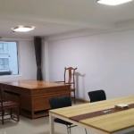 此地地理位置得天独厚，交通极为便捷。无论是公共交通还是自驾出行，都能轻松畅达各处