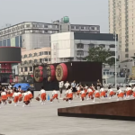 邯郸道广场童趣满满，小朋友集体篮球操活力满满