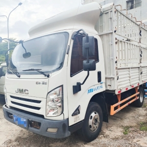 凯运强劲版这款载货车隶属江铃汽车，它拥有 4.1 米长的车厢，动力可达 129 马力