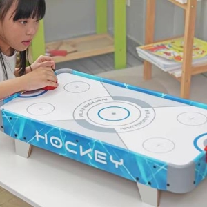 皇冠桌上冰球畅享欢乐亲子时光