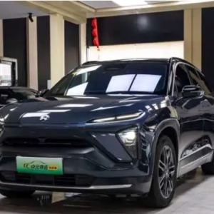 2020 款的蔚来 ES6 运动版，拥有 420KM 续航能力