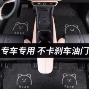 比亚迪海鸥适配的车载用品，包括专用丝圈汽车脚垫、内饰改装件和后备箱垫等装饰配件