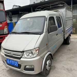  长安跨越的 MINI 载货车，其货箱长 2.6 米，马力达 88 匹