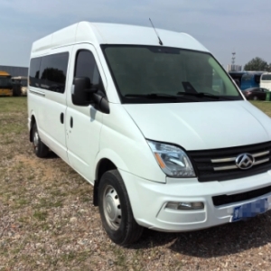 2018 款江铃福特特顺客车，2.8T 排量，5 挡手动，现出售。另有 2022 年 9 座大通公路客运车出售