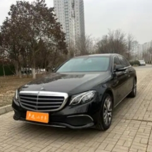 奔驰 E 级在 2019 款的改款 E 300 L 时尚型车辆