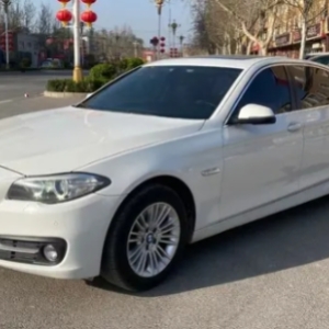 宝马 5 系 2014 款的 525Li 领先型版本