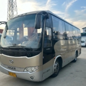 2013 年的金龙牌 KLQ6858 客车，由苏州金龙生产，有 35 座，国四排放标准，非营业性质