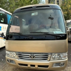 2007 款丰田考斯特，4.2T 手动挡柴油车型，有 30 座和 20 座可选，配备原装外摆门。丰田品质，值得信赖