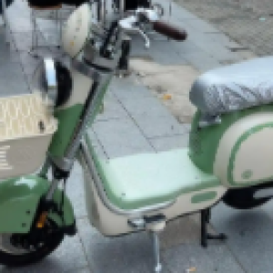 转让1辆爱玛电瓶车9成新电瓶新换的同城自取