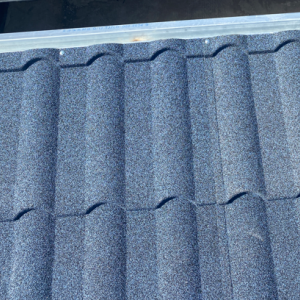 老旧瓦房屋顶怎么改造，不妨试试彩石金属瓦